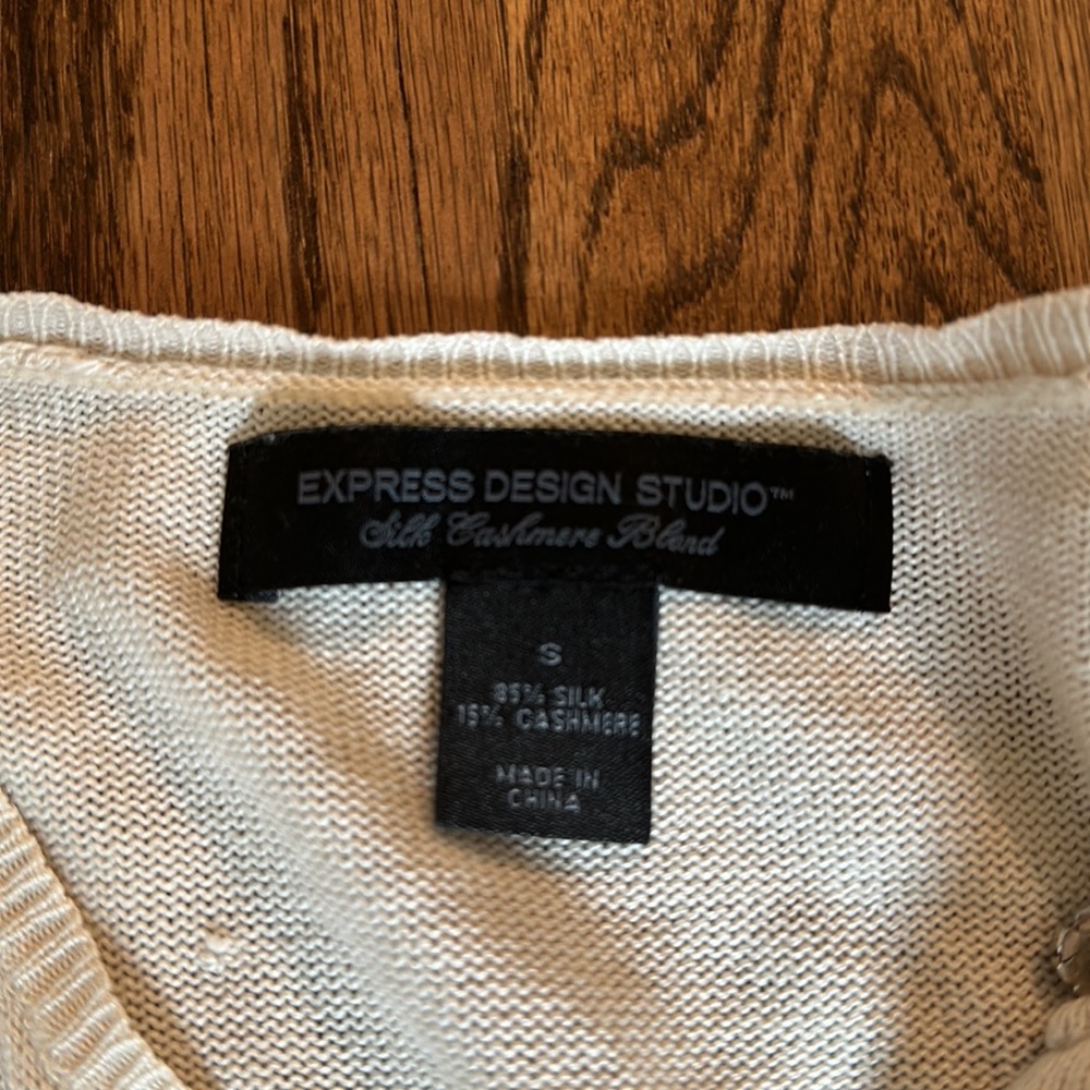 Express sweater - Picture 3 of 3